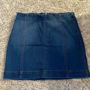 Cute jean skirt, used, like new. Size 5 / 27